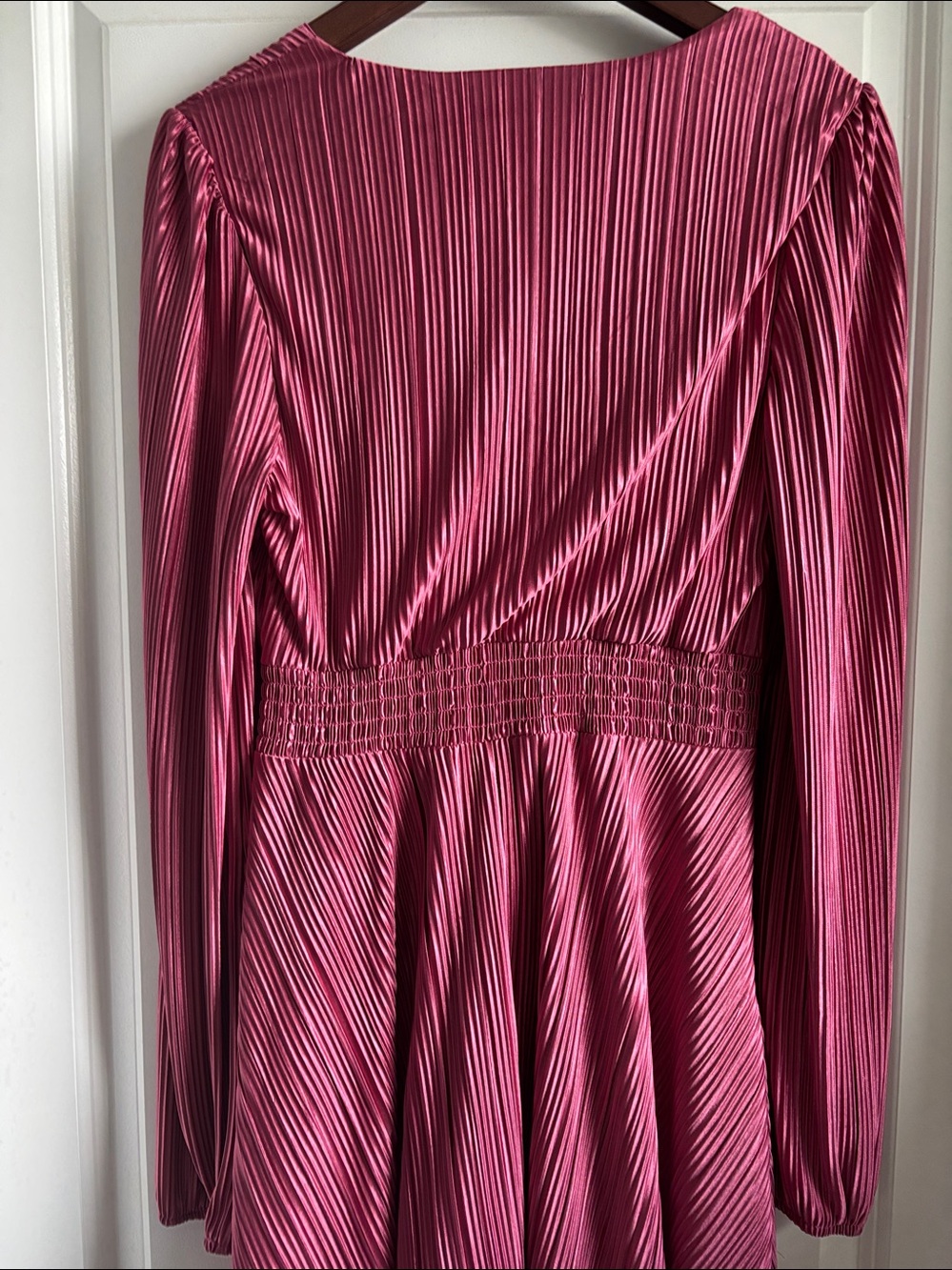 Women's Long Sleeve V-Neck Pink Pleated Dress - Picture 4 of 5